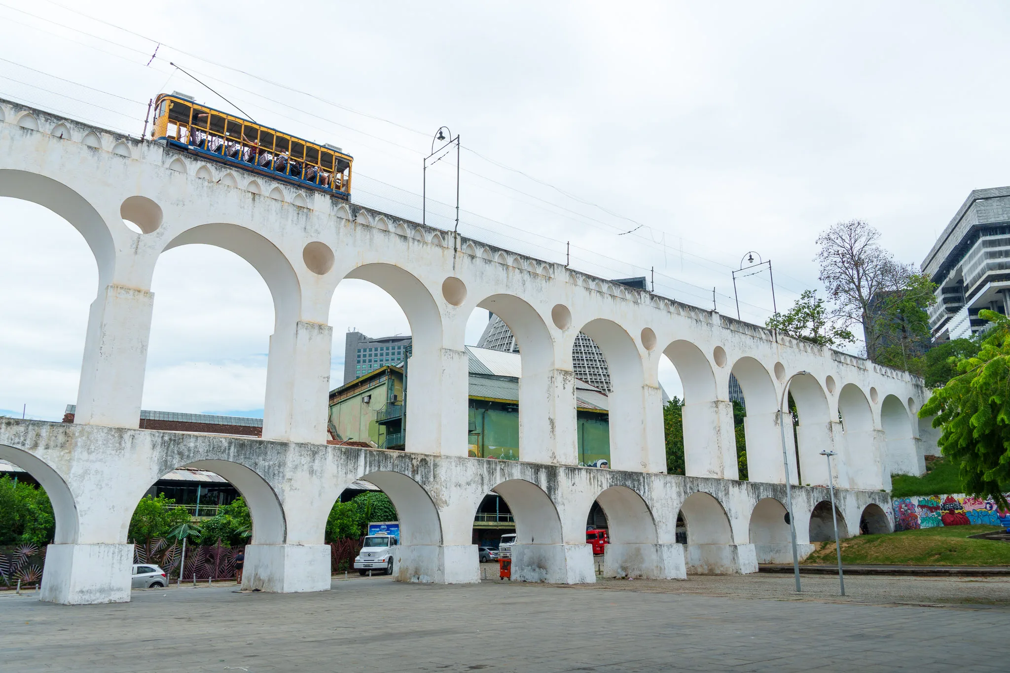 Arcos de Lapa in the center of Rio de janeiro, with a tram passing on top of it.