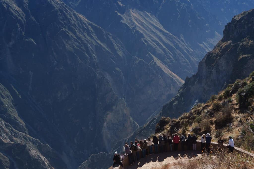 People looking for Condor at Mirador Cruz del Condor, at the Colca Canyon