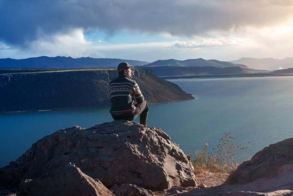 Me (HorizonHugo) looking at the landscape with the lake and the mountains at Sillustani Tomb