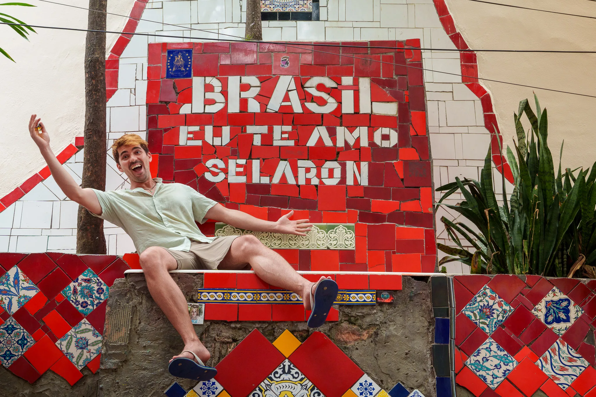 me (HorizonHugo) at the Selaron Tiles stairs, in front of a text saying 