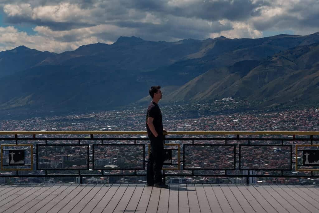 Me ( HorizonHugo) at the viewpoint at the Crito Rey in Cochabamba, with the view of the city and the mountains in the background.