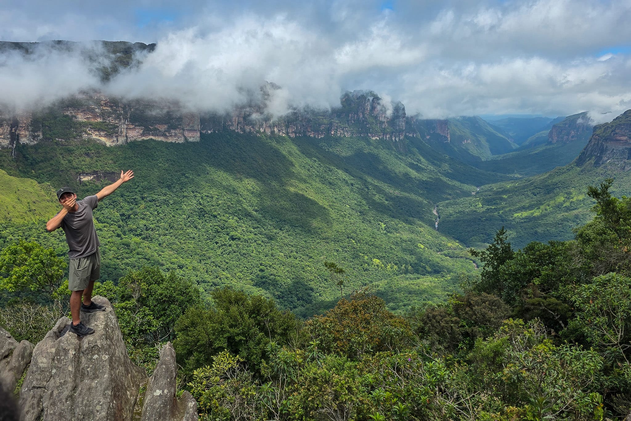 Me ( HorizonHugo) at the Morro do Castelo viewpoint during the 3 days trek of chapada Diamantina, Bahia, Brazil.