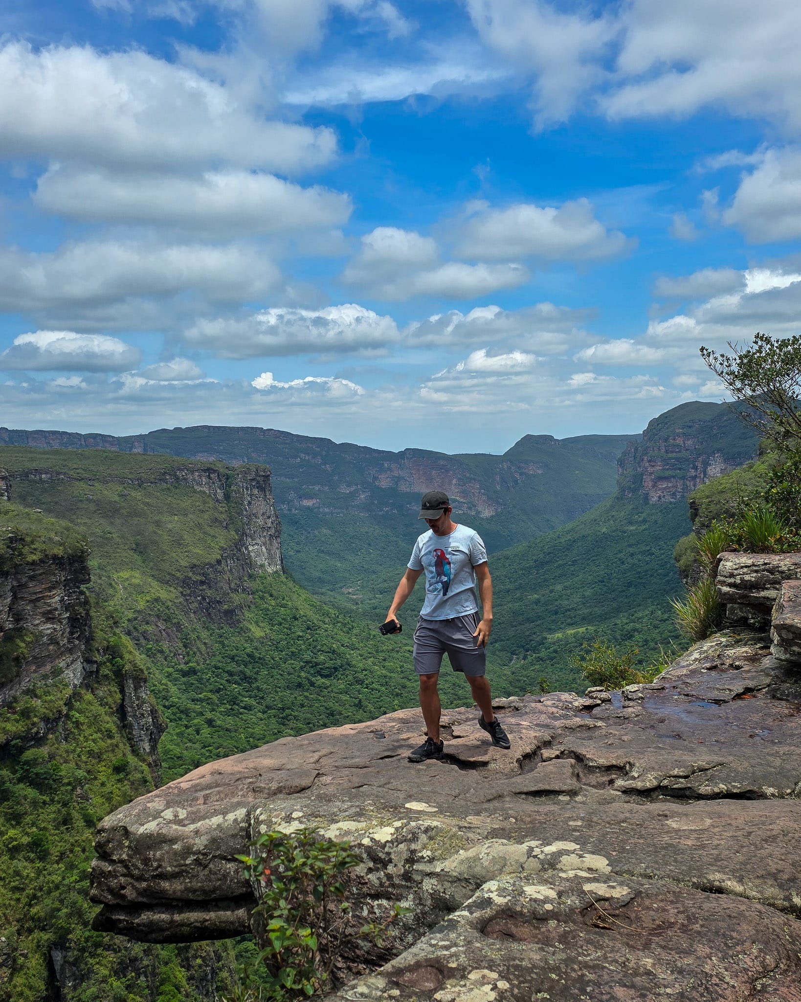 Me ( HorizonHugo) at the viewpoint of Cachoeira por Cima, during the 3 days trek at Vale Do Pati.